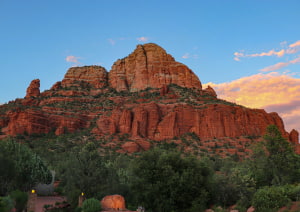 Гора на фоне ясного неба